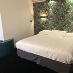 Hotel Restaurant Du Chateau De La Tour 3*