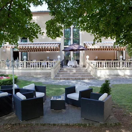 Hotel Restaurant Du Chateau De La Tour 3*