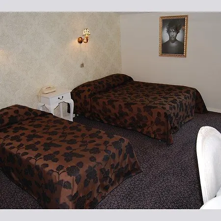 Отель Restaurant Du Chateau De La Tour 3*