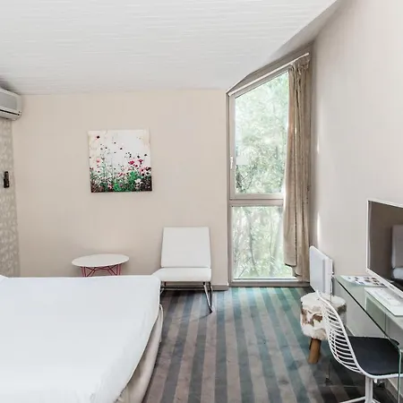 Restaurant Du Chateau De La Tour Szálloda Béguey