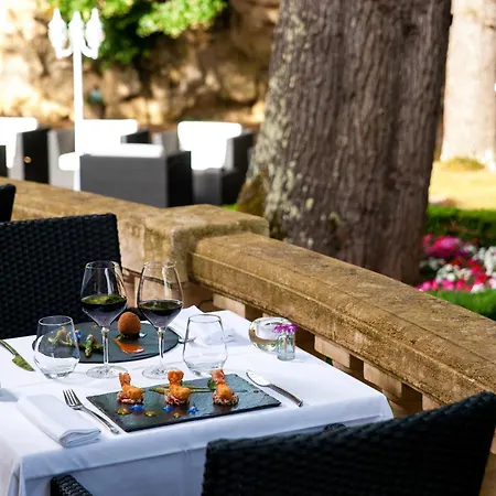 Restaurant Du Chateau De La Tour Hotel Beguey