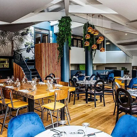 Restaurant Du Chateau De La Tour فندق Beguey
