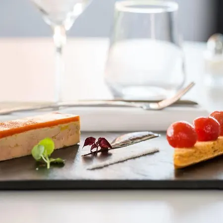 Restaurant Du Chateau De La Tour Szálloda Béguey