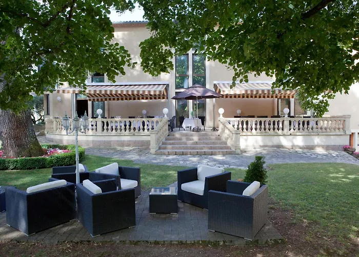 Hotel Restaurant Du Chateau De La Tour 3*