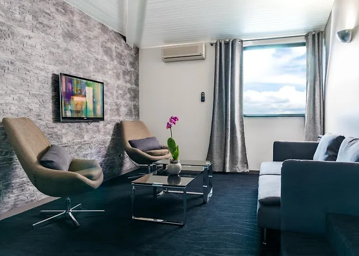 Restaurant Du Chateau De La Tour Hotel 3*