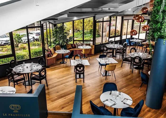 Restaurant Du Chateau De La Tour Hotel Beguey