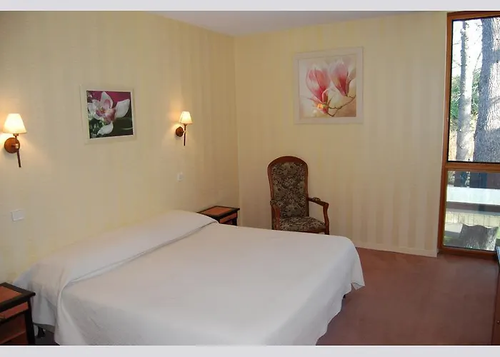 Hotel Restaurant Du Chateau De La Tour 3*