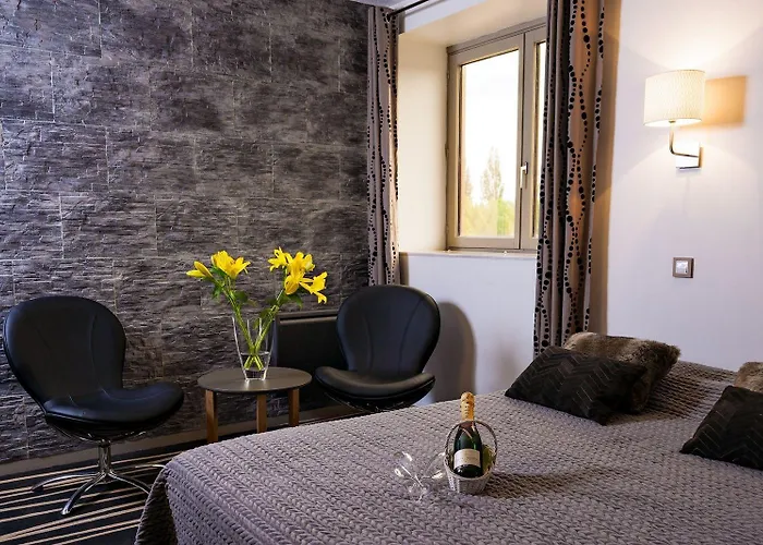 Restaurant Du Chateau De La Tour Hotel