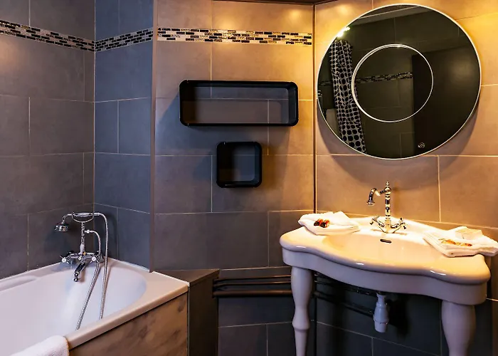 Restaurant Du Chateau De La Tour Hotel 3*