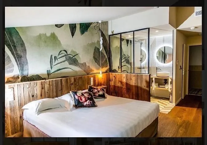 Hotel Restaurant Du Chateau De La Tour 3*