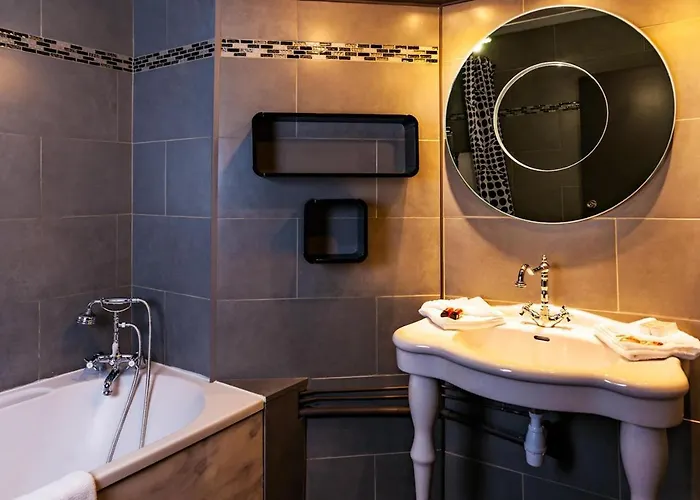 Restaurant Du Chateau De La Tour Hotel 3*