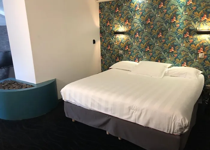 Hotel Restaurant Du Chateau De La Tour 3*